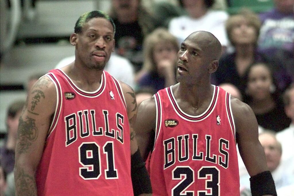 Rodman diskutuje s Jordanem v zápase Bulls

Foto: Chicago Sun-Times